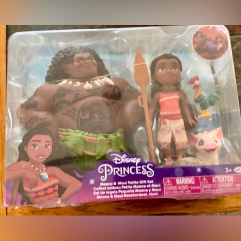 Disney Princess Moana & Maui Adventure Set - Brown, Green, Red